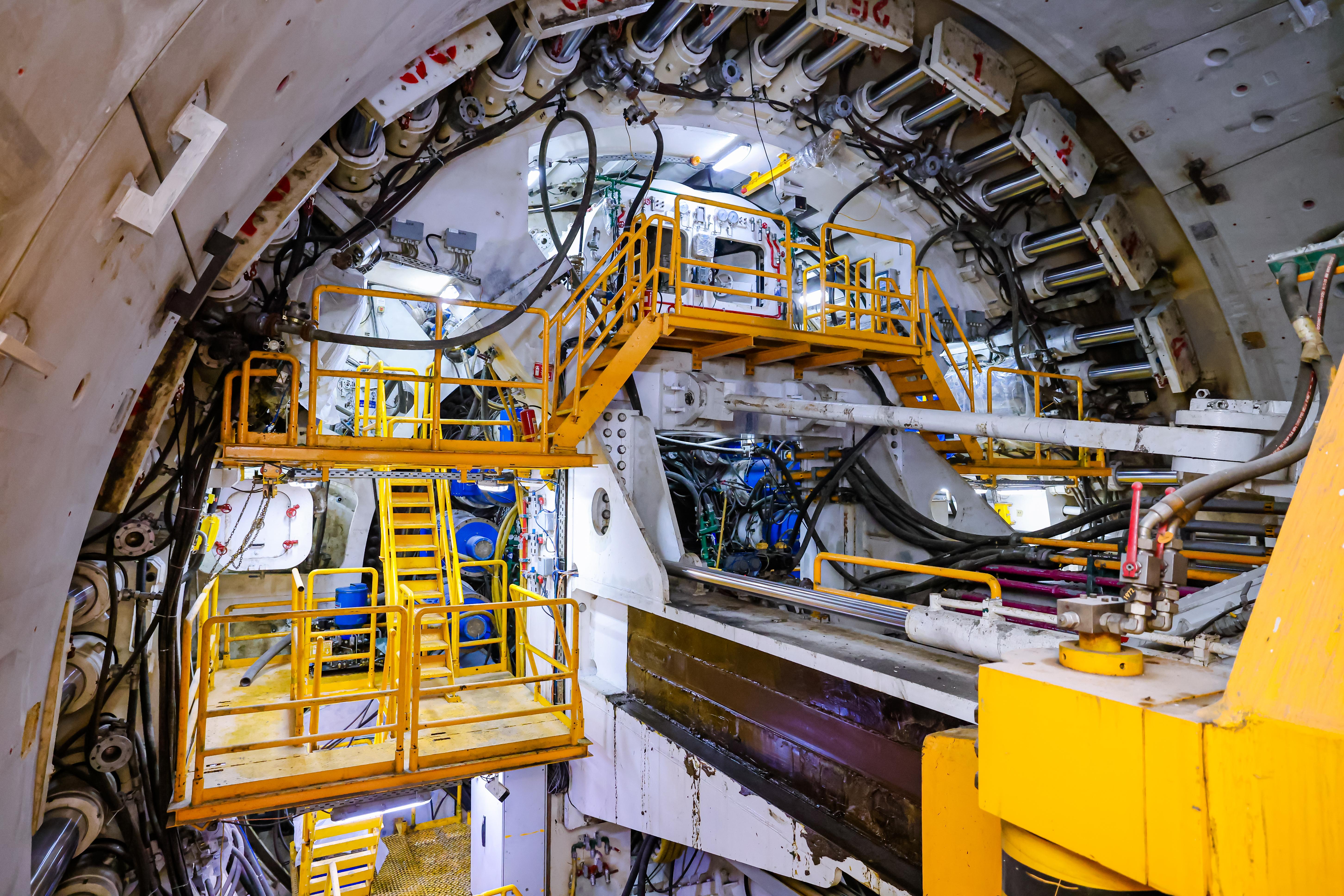 国内首条最小净距并行大盾构隧道开始掘进